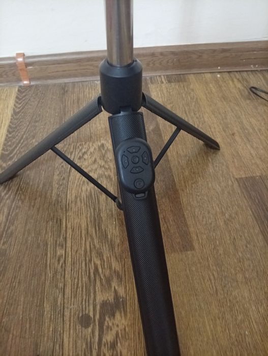 Продам новый селфи штатив