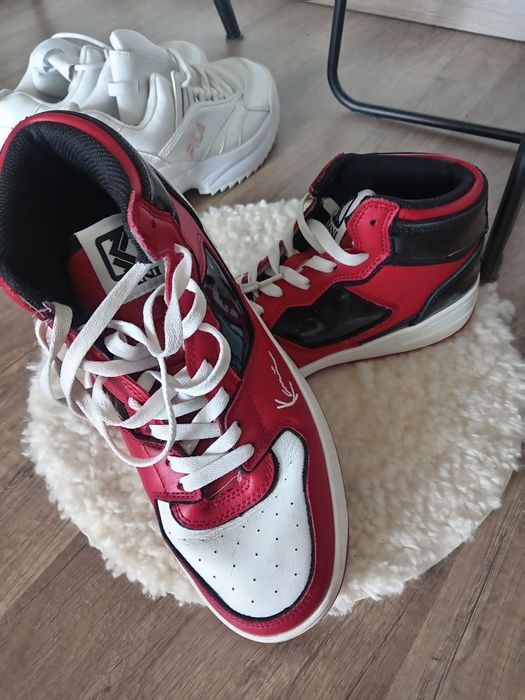 Vând pantofi sport Karl Kani
