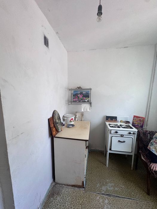 Срочно Продаётся 1 ком  Квартира в Чирчике район Троийцк ор. 14 школа