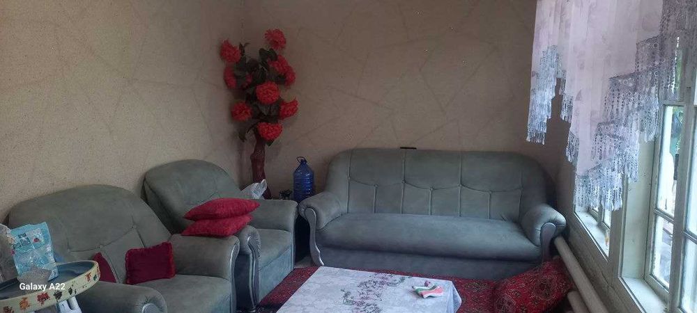 Uy sotiladi Yangiyol shahar 5 sotix