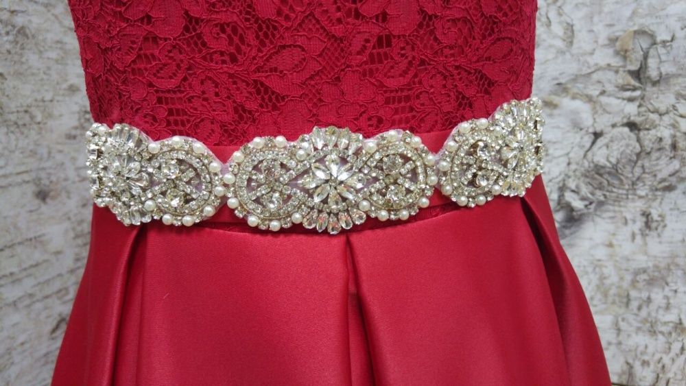 Красное вечернее платье