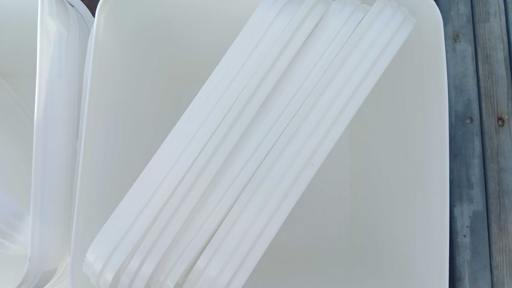 кофи пластмасови за сирене и друго,идеално състояние като нови.