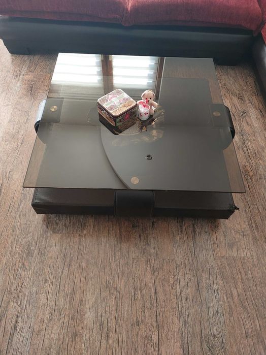 Ъглов диван и холна маса