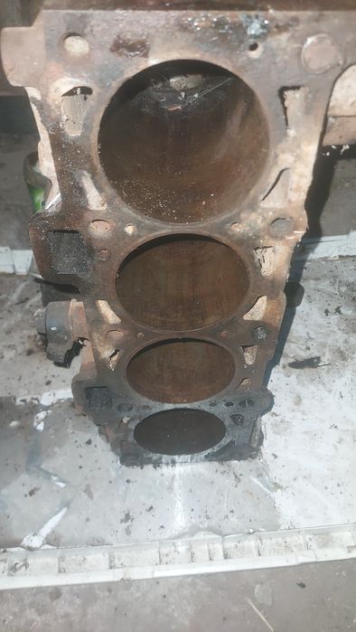 Продам  блок двигателя ваз2110