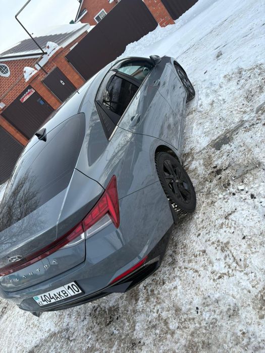 Продаётся Hyundai Elantra 2021 года.