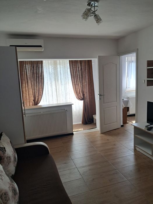 Proprietar, închiriez apartament cu o cameră