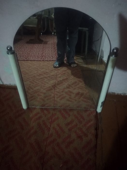 Настеное зеркало