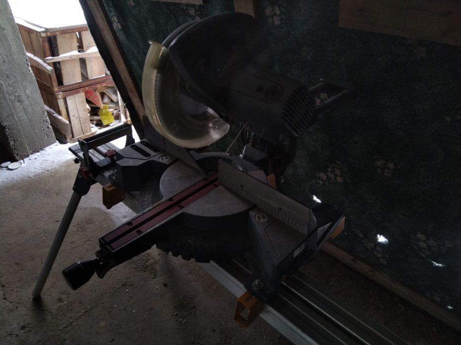 Fierastrau Bosch profesional cu masa GCM 10S