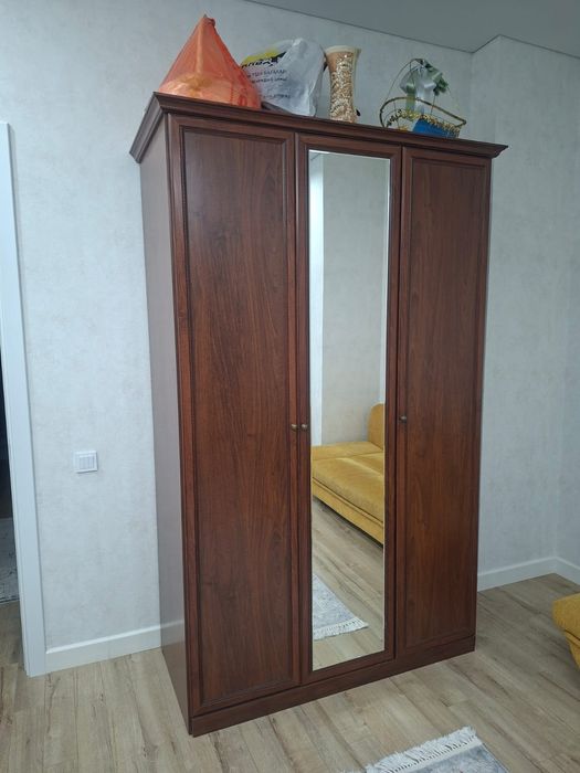 Продам фабричный Шкаф в отличном состоянии