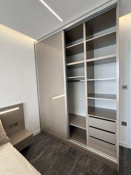 Продавам луксозен двустаен апартамент в Panorama Park East