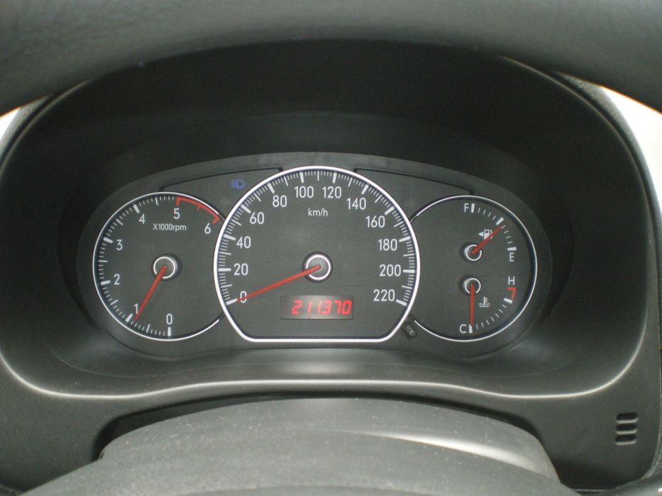 Продавам СУЗУКИ SX4