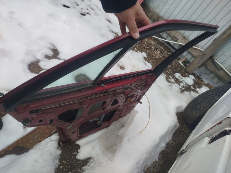 Дверь на Мерседес 124 седан