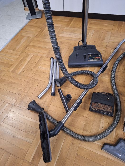 Прахосмукачка Рейнбоу с включени всички допълнителни приставки