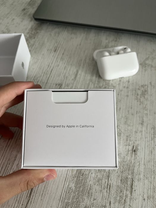 Vand Airpods pro 3 folosite