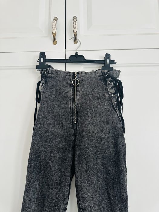 Blugi cu talie inalta, negru spre gri , elastici masura S ,stil corset