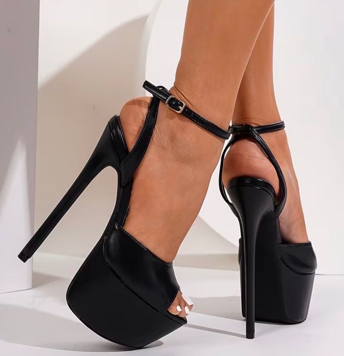 Обувки на висок ток