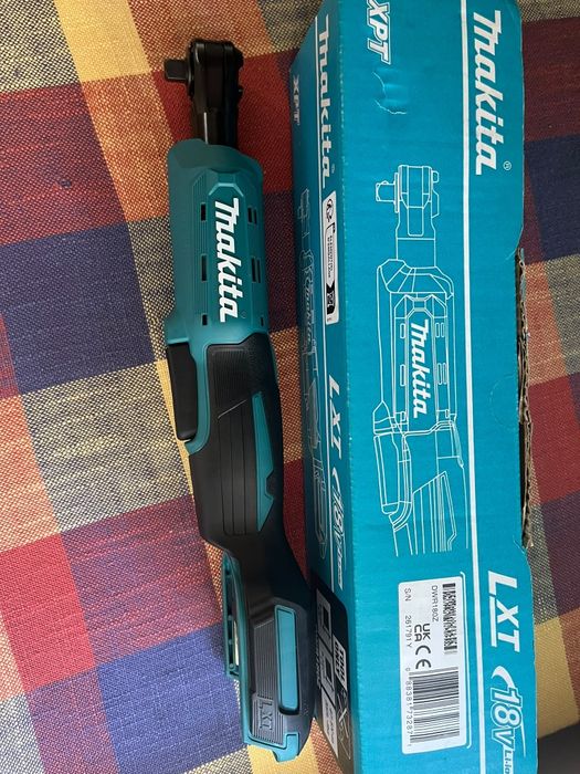 Cheie cu clichet Makita DWR180 și bormasina Makita DDF484 brushless noua