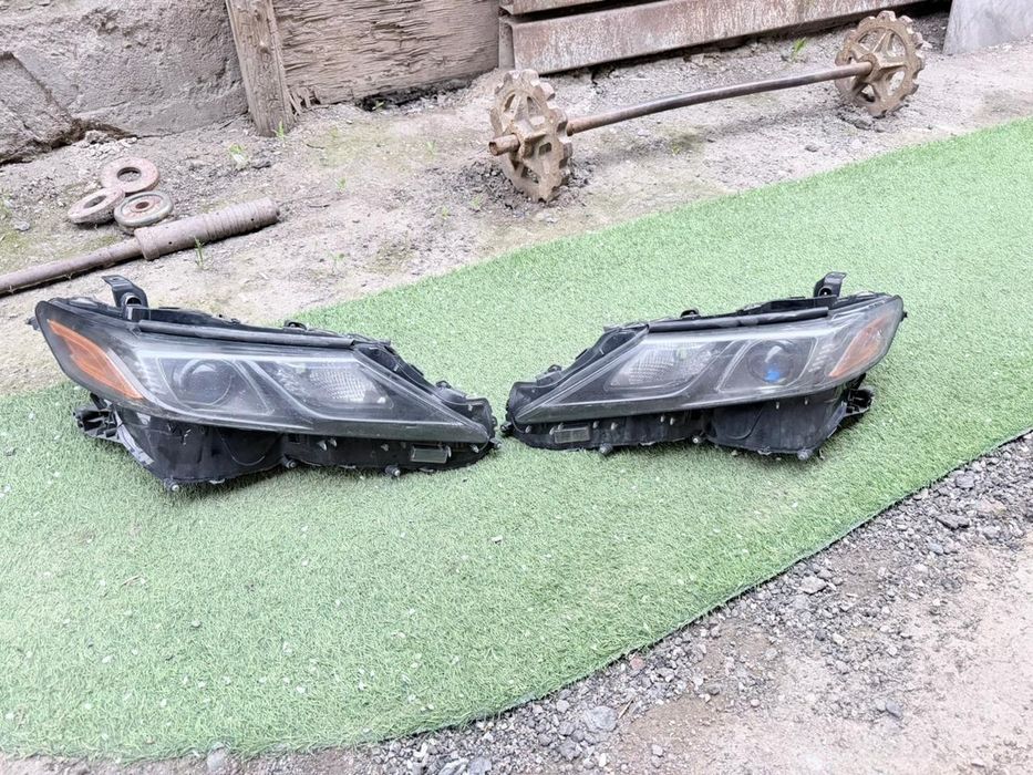 Продаю фары camry 75 оригинал