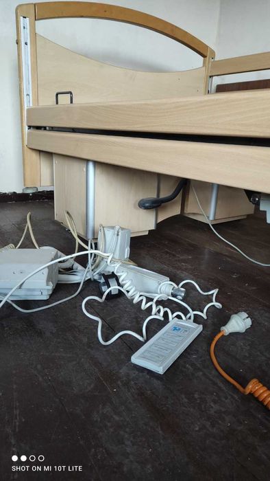 Продавам болнично легло