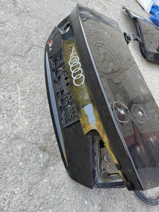 Оригинален заден капак Audi S4 B8 8K седан с емблеми и забележки  които се виждат
