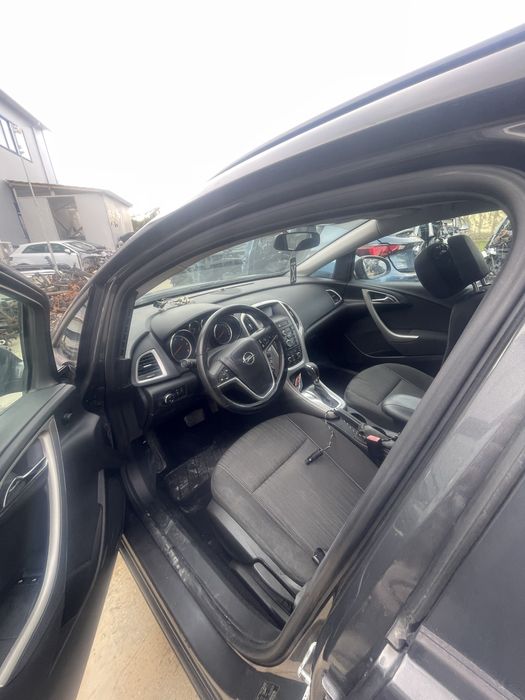 Опел Астра J на части