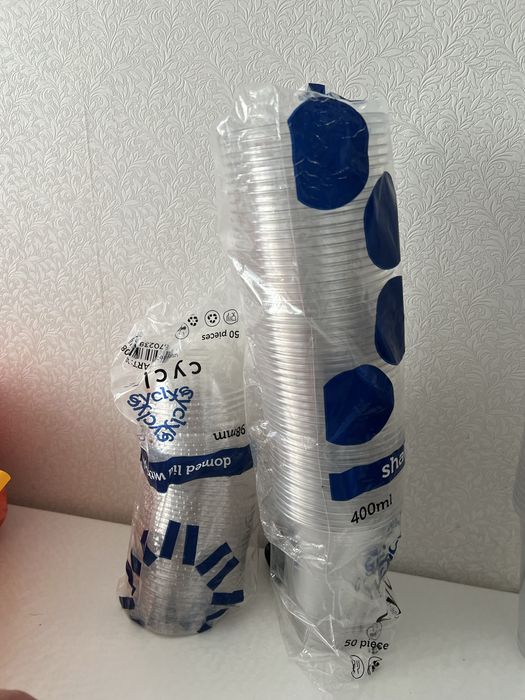 Прозрачный стакан с крышкой