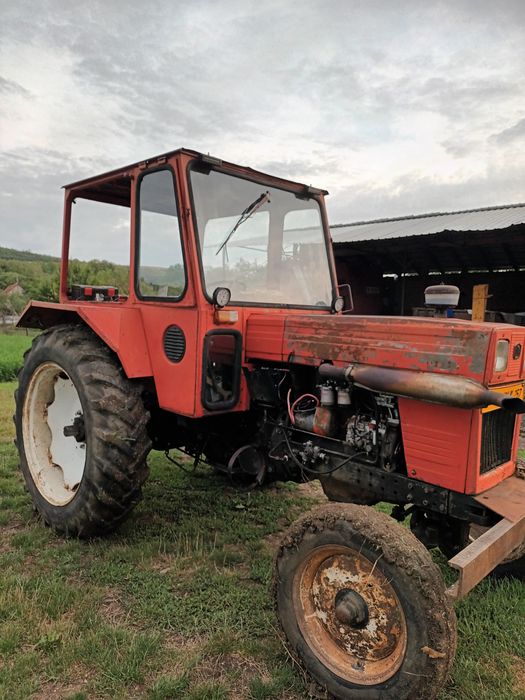 Tractor Universal 650