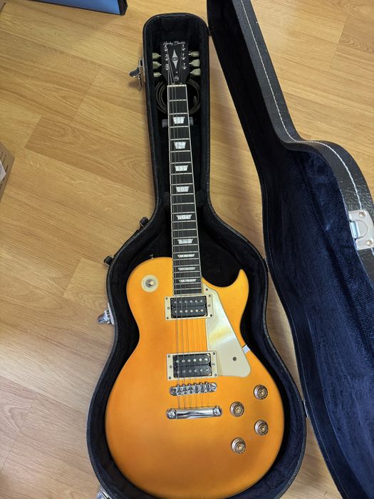 Продавам електрическа китара Harley Benton SC-400 SGT Classic+кейс с леки външни забележки+подарък нови струни и ръчноизработен кожен колан