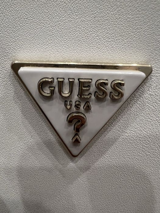Чанта Guess в отлично състояние