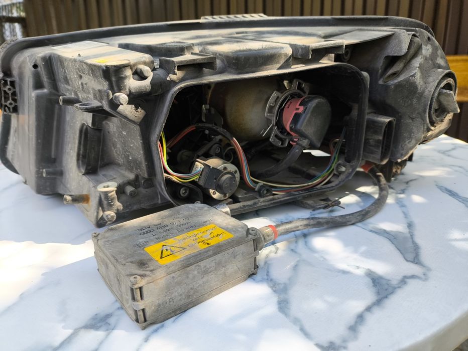 Продам фары на Ауди а 6 ц 6