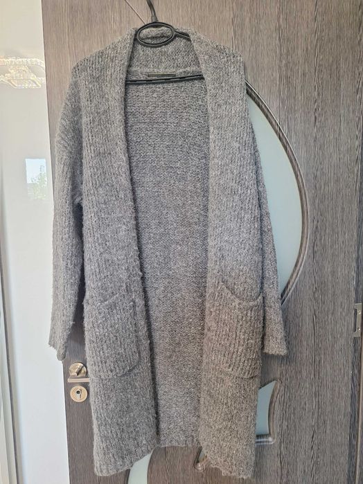 Cardigan dama marimea 44.Se vand amandoua la lot.Pret 65lei.