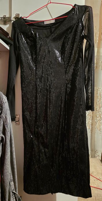 Продам платье в пайетках 44р