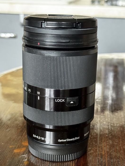 Обектив Sony E 18-200 mm
f/3.5-6.3 OSS