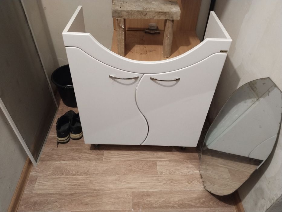 Продам тумбу с раковиной