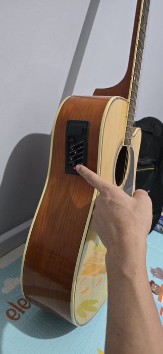 Акустические гитара  Focus