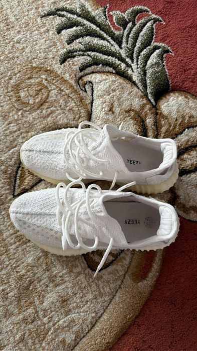 Vând yeezy 350 .