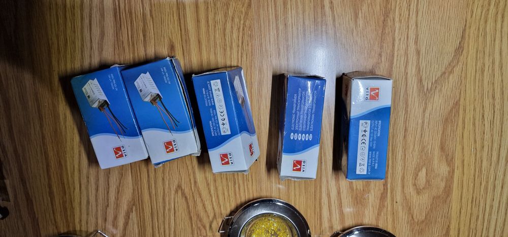 Spoturi incastrabile