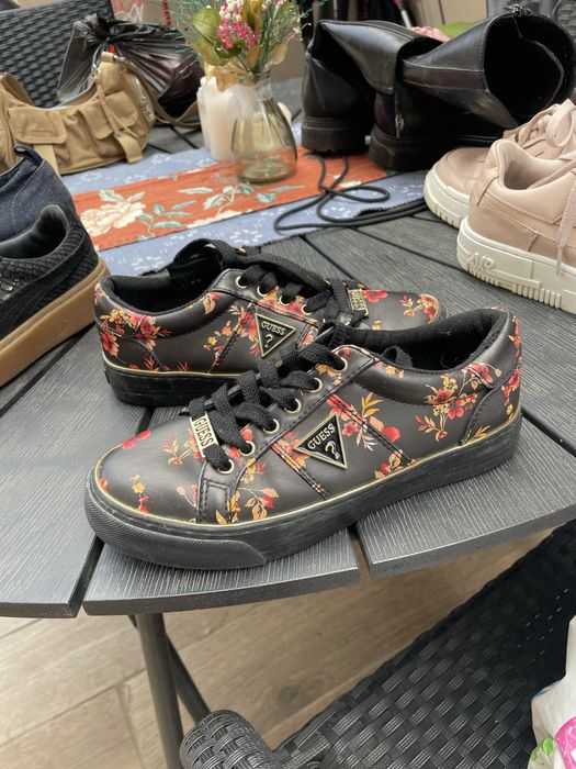 36 номер Обувките са много добро състояние.