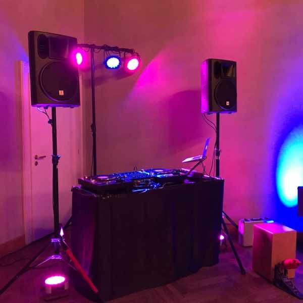 Звук 1 кВт микшер и микрофоны в аренду на праздники и мероприятия.