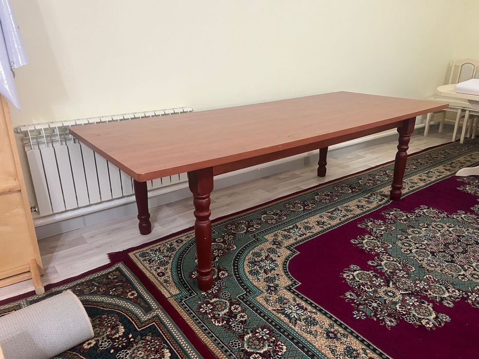 Продается столик для гостиной.