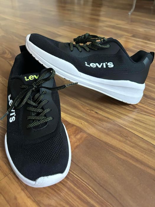 Сникърси 38 номер LEVIS