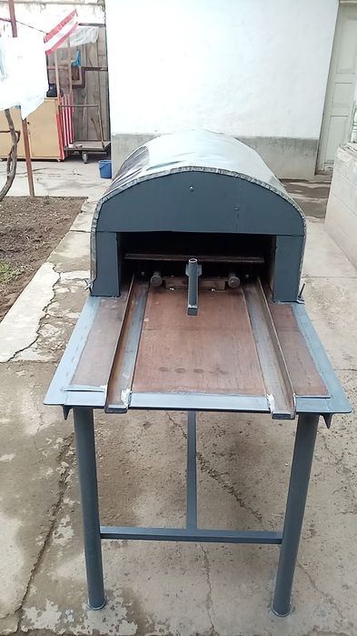 Lavash hamirini pishiradigan aparat