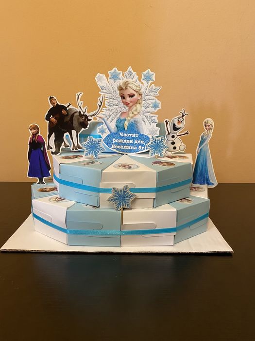 Картонена торта “Замръзналото кралство”