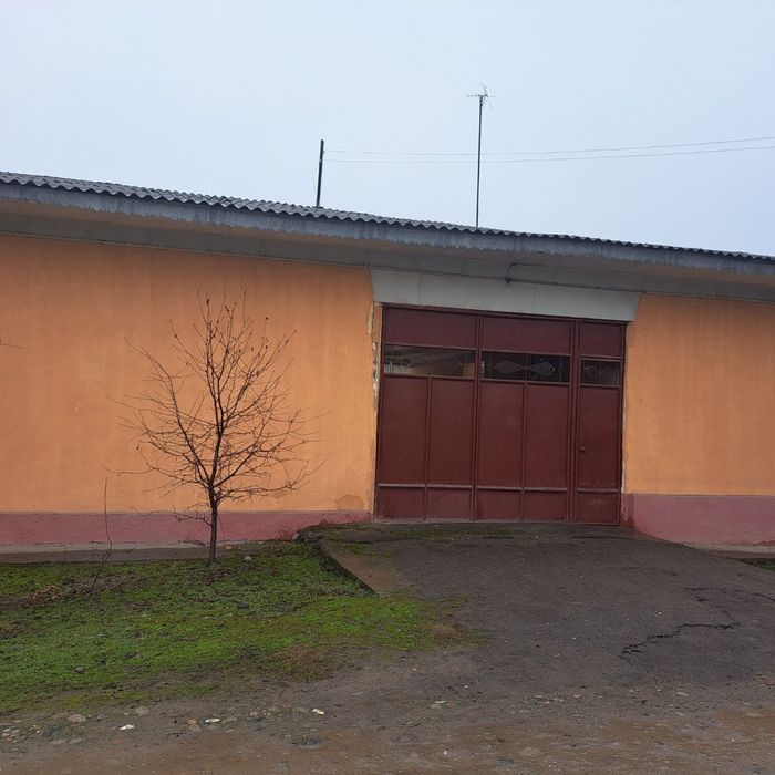 Hovli uy sotiladi 6 sotix 5 xona+ ayvon hujjatlari joyida