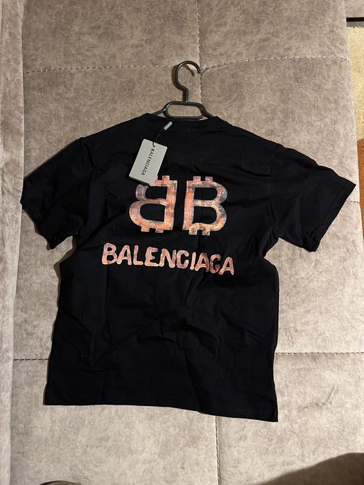 vand tricou balenciaga