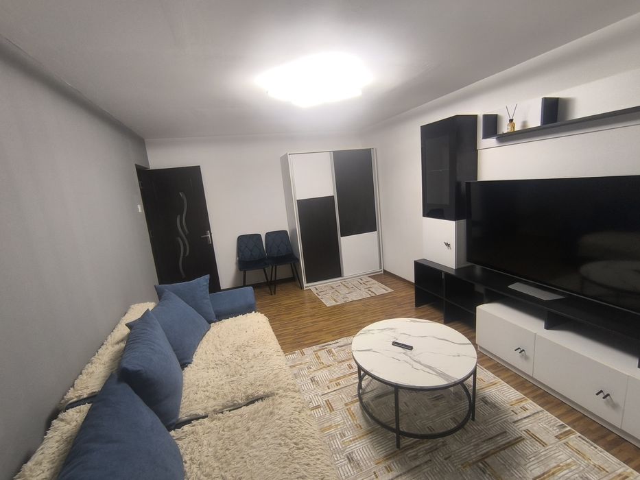 Apartament 2 camere decomandat zona i uri