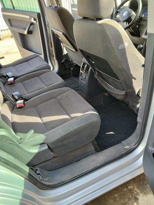 De vânzare vw touran 2.0 tdi 7 locuri 136cp AZV  an 2004
