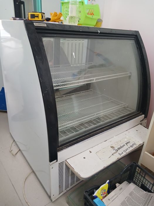 Продам витринные холодильники.