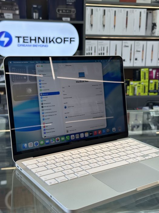 MacBook Neo 8/256