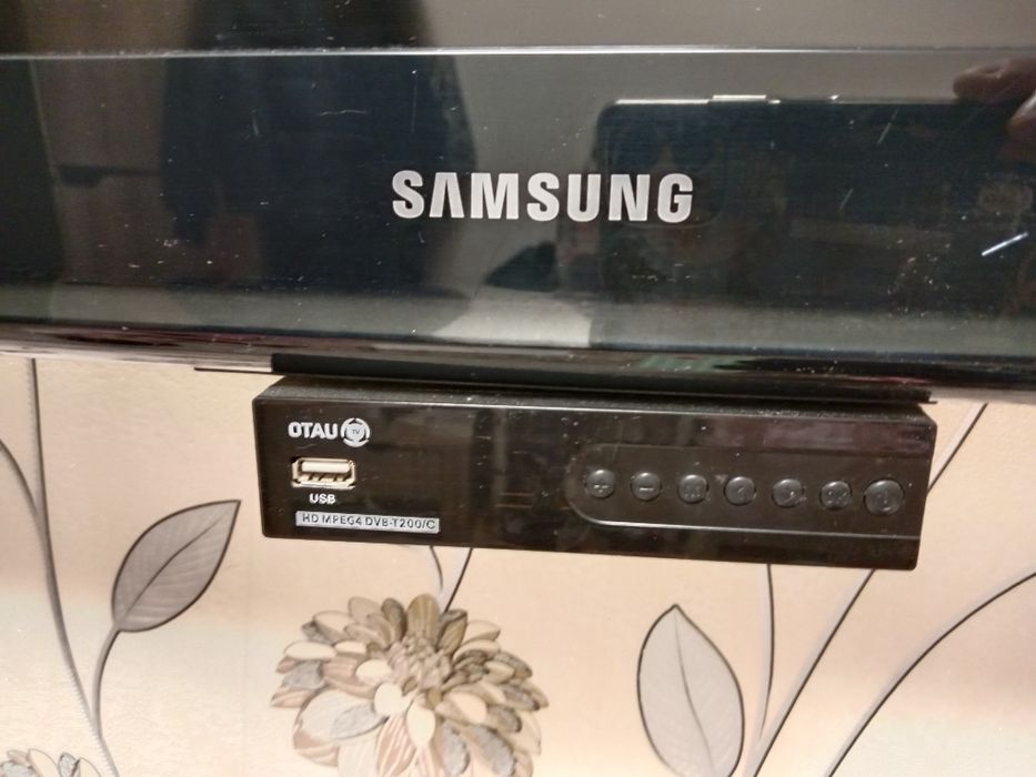 Телевизор SAMSUNG 32 ",приставка Отау ТВ.